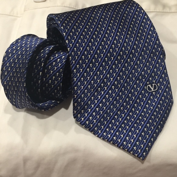 Valentino V men neck tie blue white 59” by 4” wide